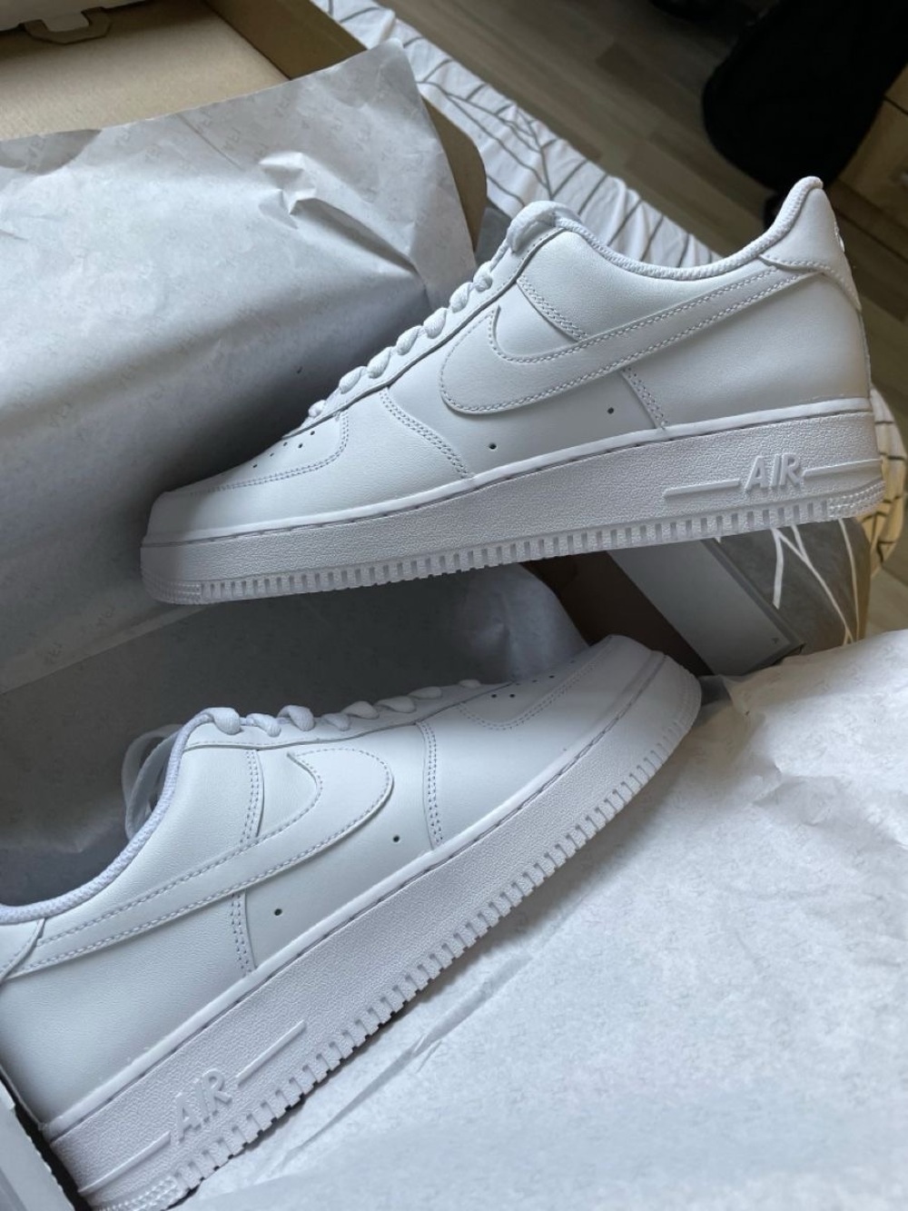 Nike White Leather Low-Top Sneakers - Picture 3 of 4